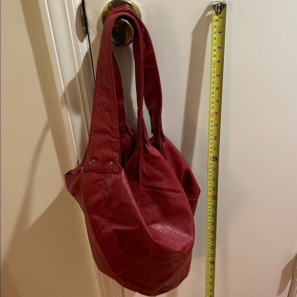 Large Faux Leather Shoulder Bag. - Picture 4 of 7